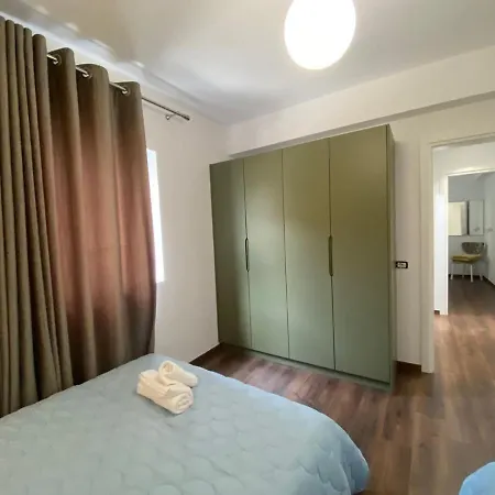 Sunnyholidays * Sarandë