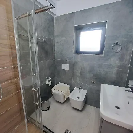 Sunnyholidays * Sarandë