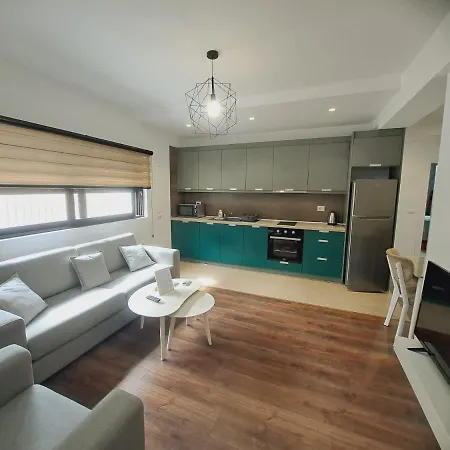 Sunnyholidays * Sarandë