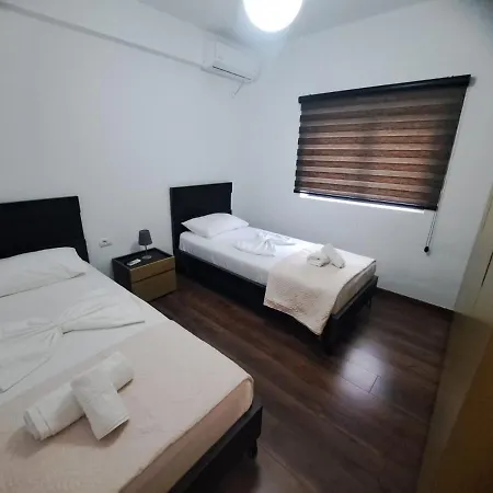 Sunnyholidays * Sarandë