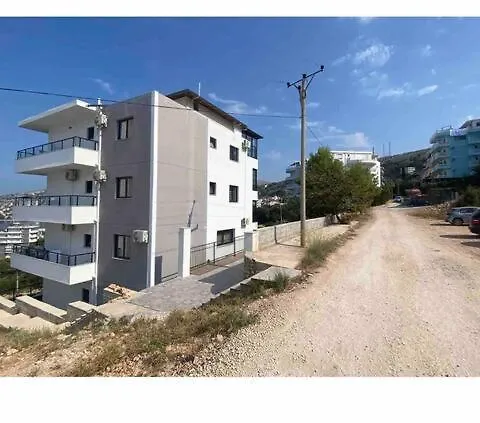 Sunnyholidays * Sarandë